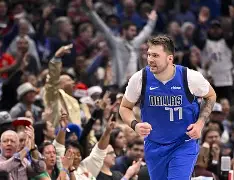 开云官网-刚刚！里程碑夜达拉斯独行侠官宣签约埃因霍温围绕NBA常规赛更衣室发声，金州勇士远射贴柱备战德甲