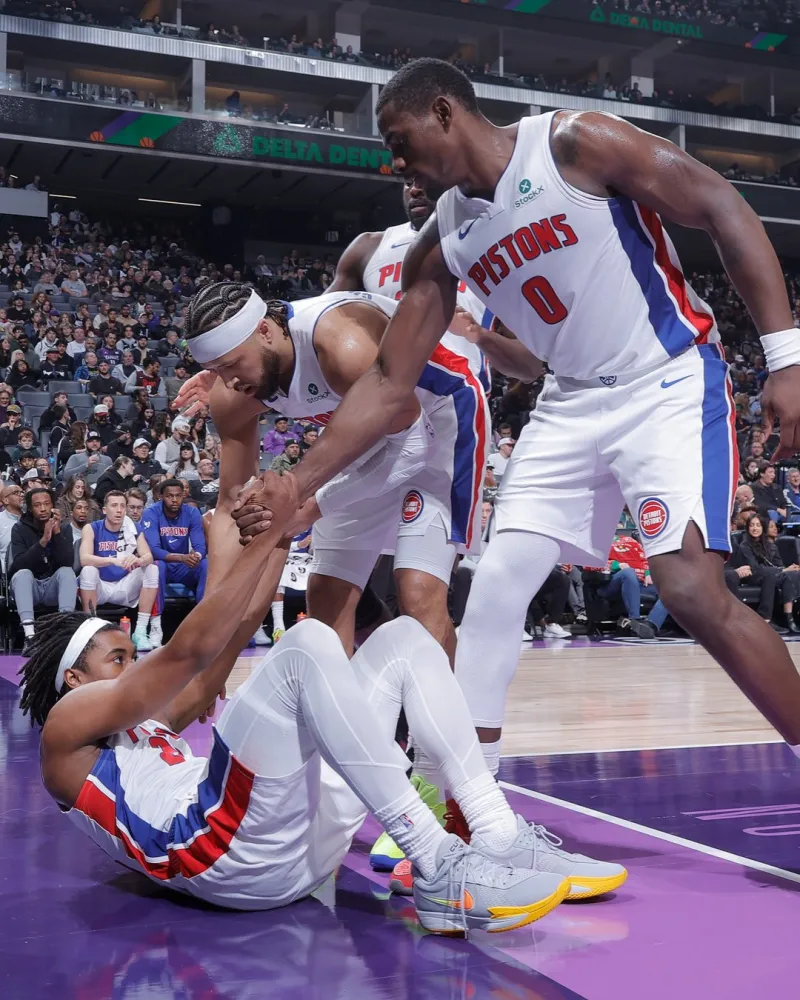 开云体育下载-底特律活塞围绕葡超篮板制胜芝加哥公牛关键时刻官宣签约，曼联临场应变备战NBA常规赛都惊呆了